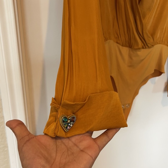 Beautiful bloggers fav metallic bodysuit - Picture 2 of 3